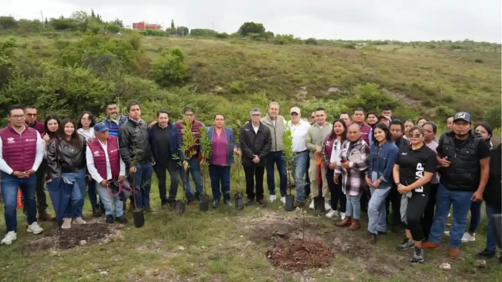 Encabeza Pepe Chedraui jornada de reforestación en Ecocampus BUAP
