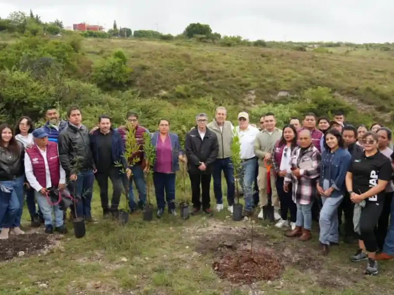 Encabeza Pepe Chedraui jornada de reforestación en Ecocampus BUAP