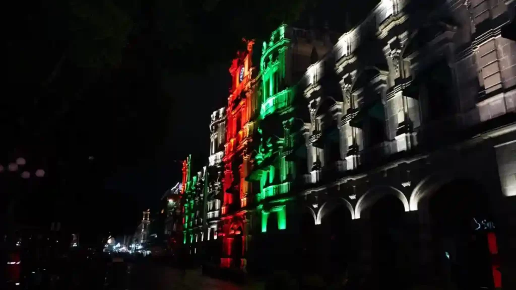 Inaugura Pepe Chedraui nuevo sistema de iluminación arquitectónica del Palacio Municipal