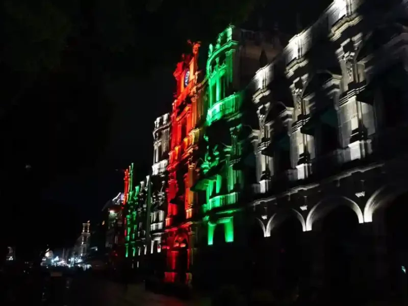 Inaugura Pepe Chedraui nuevo sistema de iluminación arquitectónica del Palacio Municipal