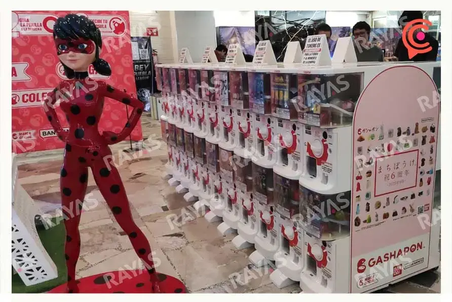 Máquinas Gashapon llegan a Puebla con colecciones de One Piece, Hello Kitty y más