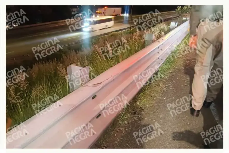 Motociclista murió tras chocar y salir proyectado a una pendiente en el Periférico Ecológico, Puebla