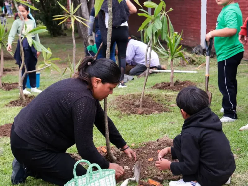 Fortalece Lupita Cuautle cultura ambiental con jornada de reforestación escolar