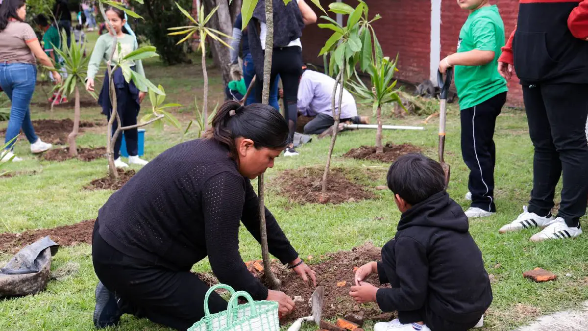 Fortalece Lupita Cuautle cultura ambiental con jornada de reforestación escolar