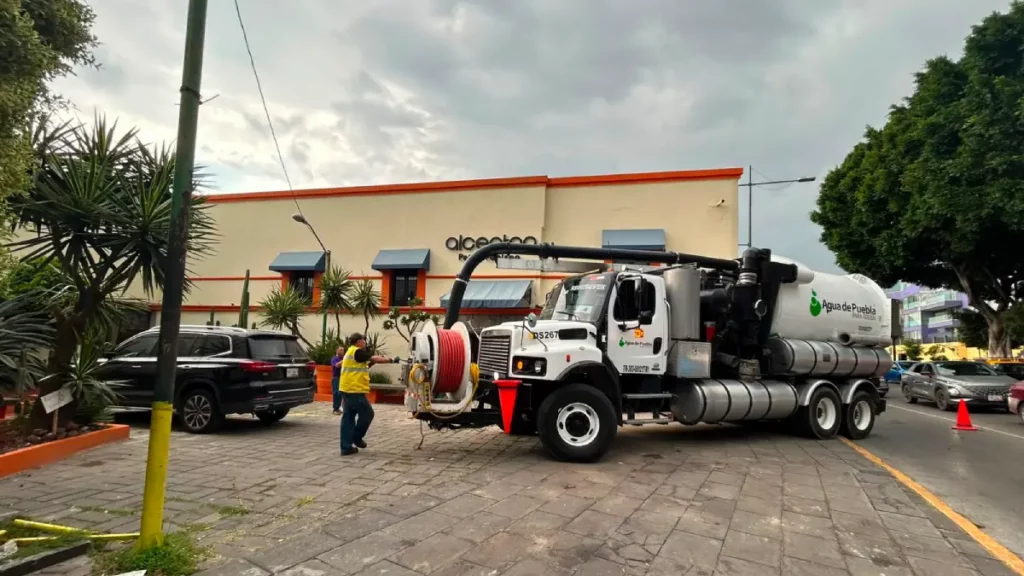 Gobierno de Pepe Chedraui mantiene atención permanente a zonas afectadas por lluvias en el Centro Histórico