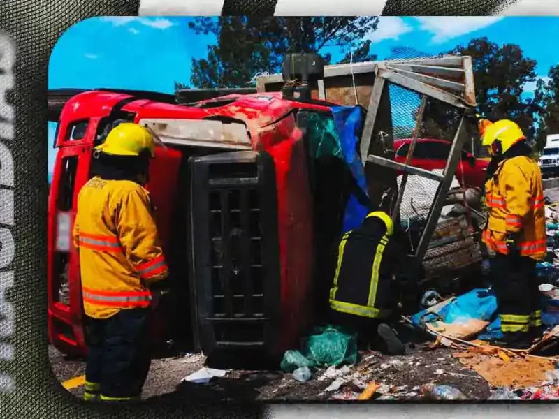 Volcadura de camioneta deja un hombre muerto y dos lesionados en la autopista Puebla-Orizaba