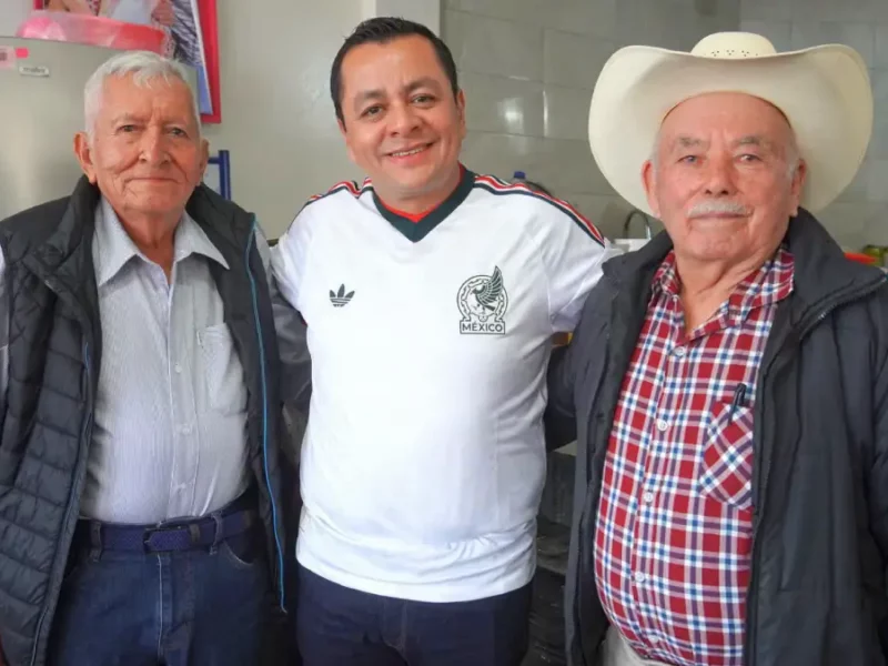 DIF Texmelucan celebra a adultos mayores con motivo del Día del Padre