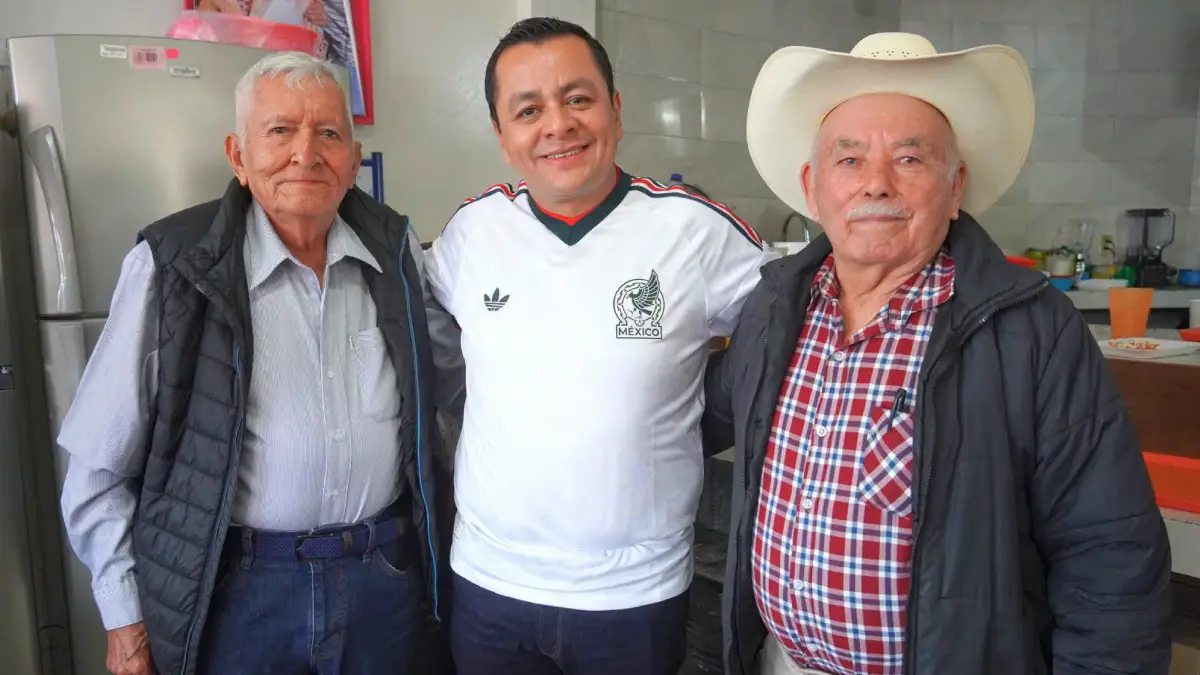 DIF Texmelucan celebra a adultos mayores con motivo del Día del Padre