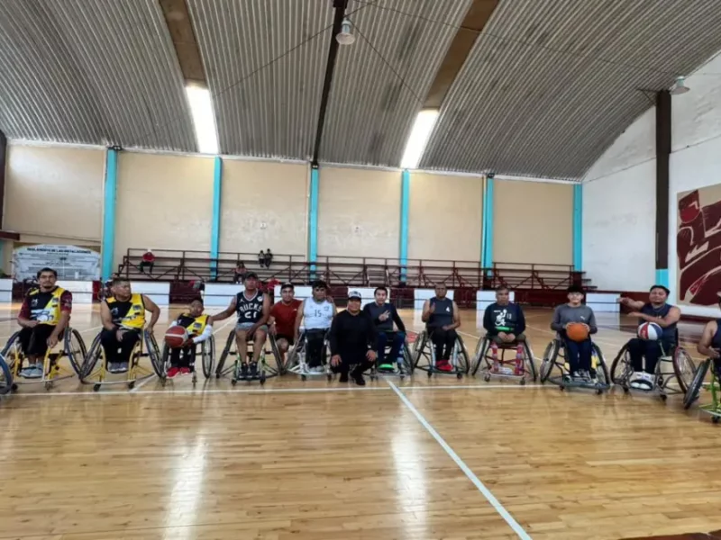 Tecamachalco celebra el Día del Padre con victoria en básquetbol sobre silla de ruedas