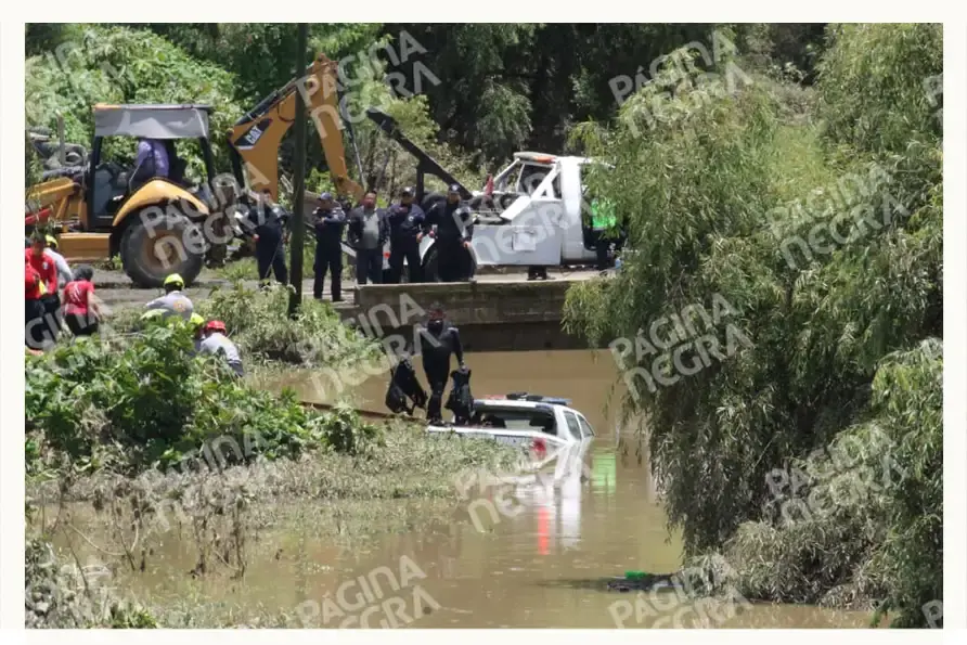 Hallan patrulla arrastrada por río Atoyac, Puebla; reportan tres mujeres muertas y policía desaparecido