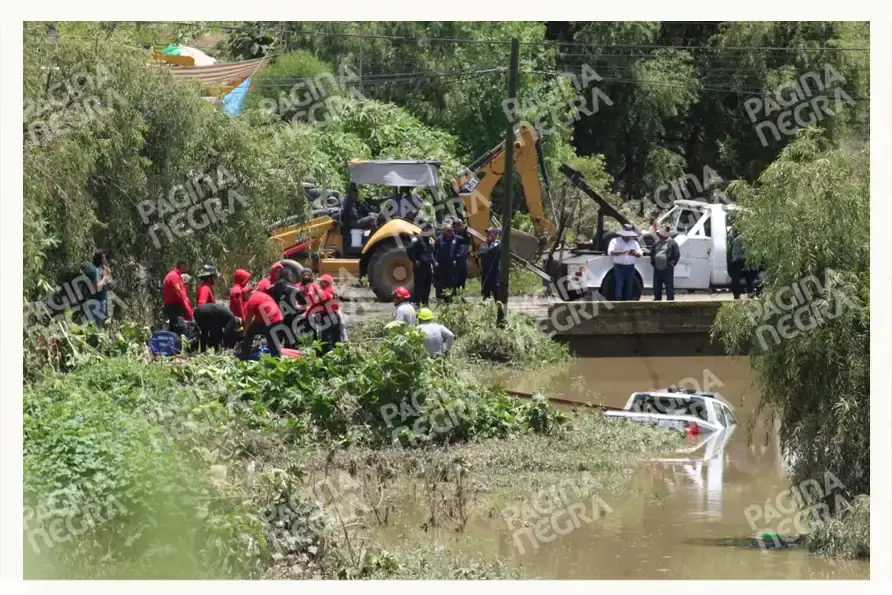 Hallan patrulla arrastrada por río Atoyac, Puebla; reportan tres mujeres muertas y policía desaparecido