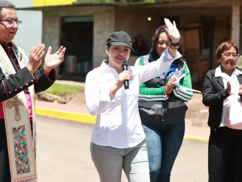 PromesaCumplida: Bety Sánchez le cumple a Tlatempa y entrega la rehabilitación de su camino principal