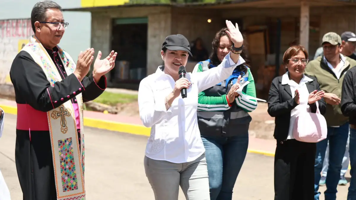 PromesaCumplida: Bety Sánchez le cumple a Tlatempa y entrega la rehabilitación de su camino principal