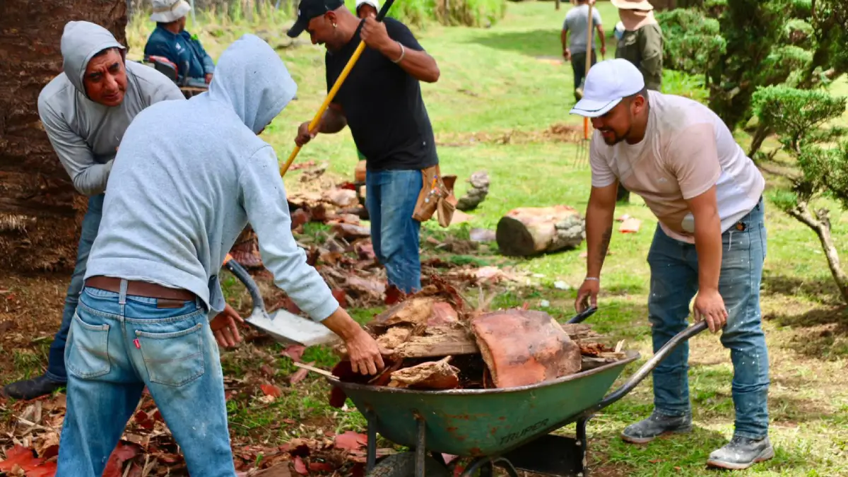 AgendaZacatlánSustentable: Ayuntamiento rehabilita parque en calle Leandro Valle