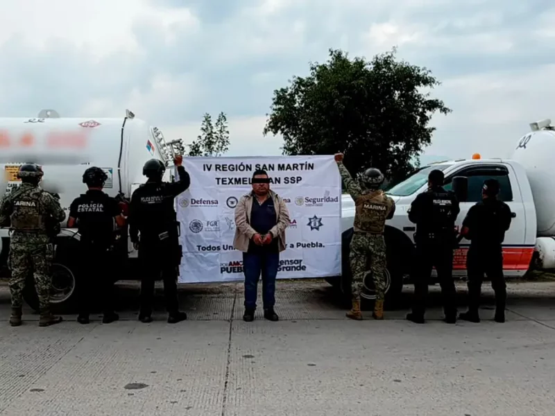Policía de Texmelucan brinda apoyo para aseguramiento de un masculino y dos pipas