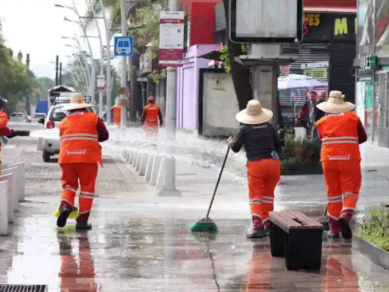 Gobierno de Pepe Chedraui mantiene limpios el Zócalo y la Avenida Juárez tras el encuentro entre México e Inglaterra