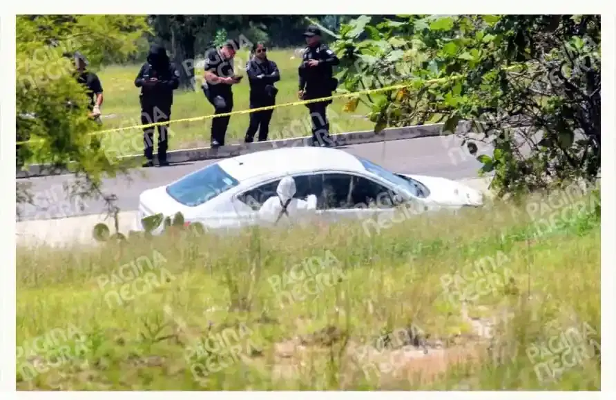 Abandonan cuatro cuerpos emplayados dentro de auto en Cuautinchán, Puebla
