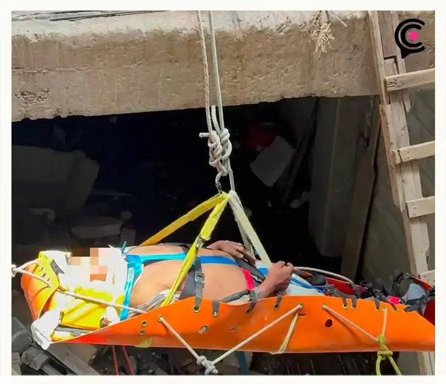Albañil cae diez metros y sobrevive en Barrio de Santiago, Puebla; investigan falta de seguridad