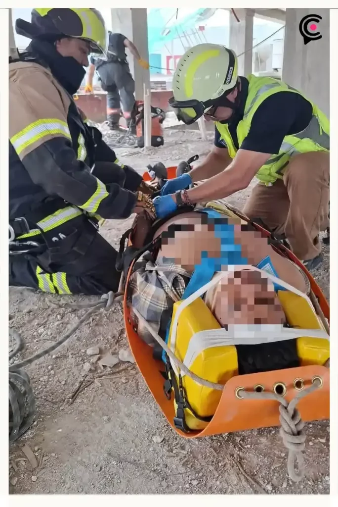Albañil cae diez metros y sobrevive en Barrio de Santiago, Puebla; investigan falta de seguridad