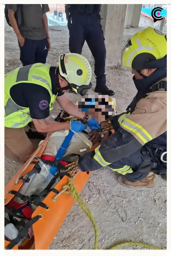 Albañil cae diez metros y sobrevive en Barrio de Santiago, Puebla; investigan falta de seguridad