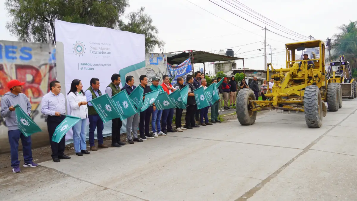 La transformación urbana sigue en Texmelucan: alcalde Juan Manuel Alonso inicia pavimentación de calle en Atoyatenco