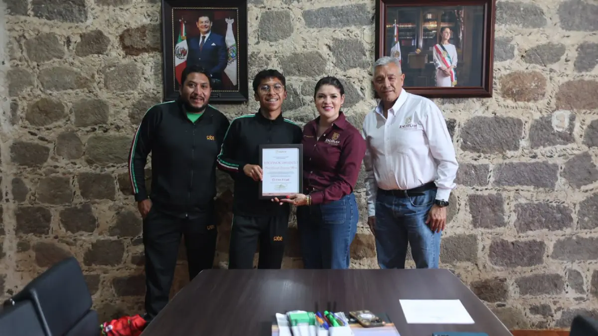 Bety Sánchez reconoce a joven deportista que participó en carrera en Canadá; también presentó la Carrera de las Manzanas