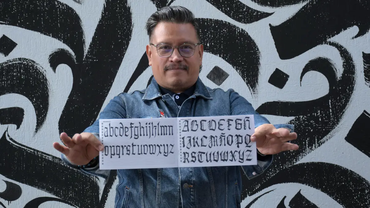 Comparte investigador BUAP caligrafía gótica mexicana en ATypI Stanford 2026