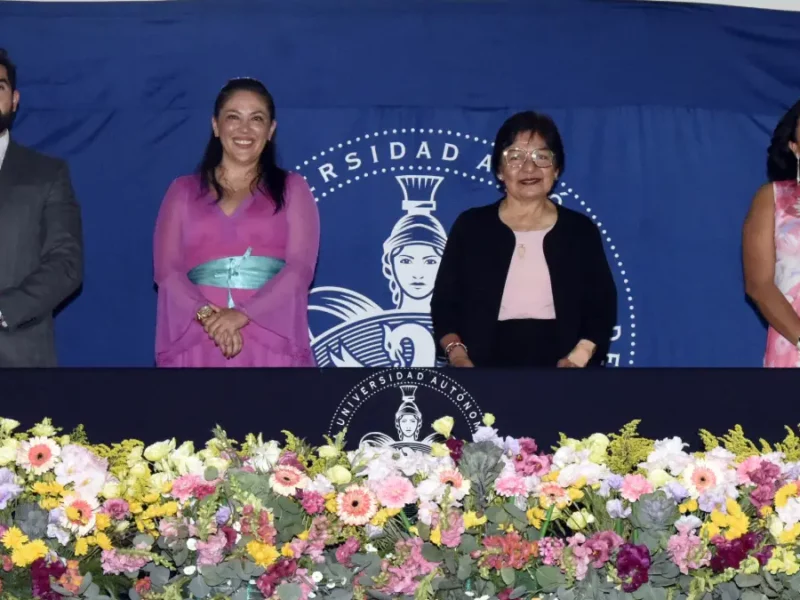 Preside Rectora Lilia Cedillo graduación en preparatoria de Izúcar de Matamoros