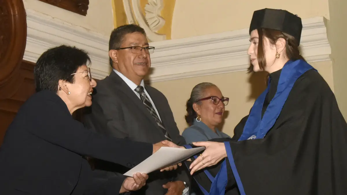Microbiología, área con gran oportunidad de crecimiento: Rectora Lilia Cedillo