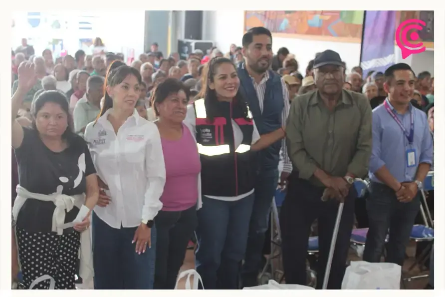 Lupita Cuautle entrega más de 400 despensas; beneficiarán a más de mil pobladores de Cholula