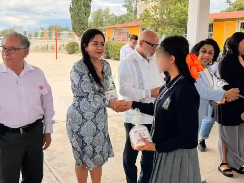 Asiste la diputada Celia Bonaga a la entrega de productos de gestión menstrual en Palmar de Bravo