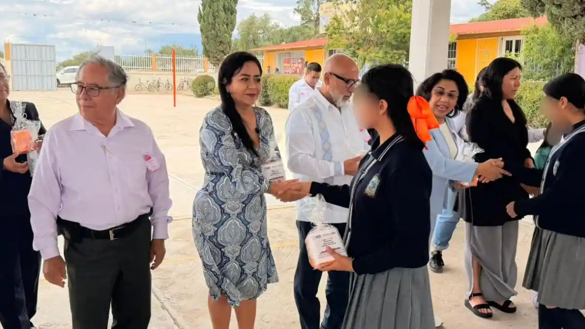 Asiste la diputada Celia Bonaga a la entrega de productos de gestión menstrual en Palmar de Bravo