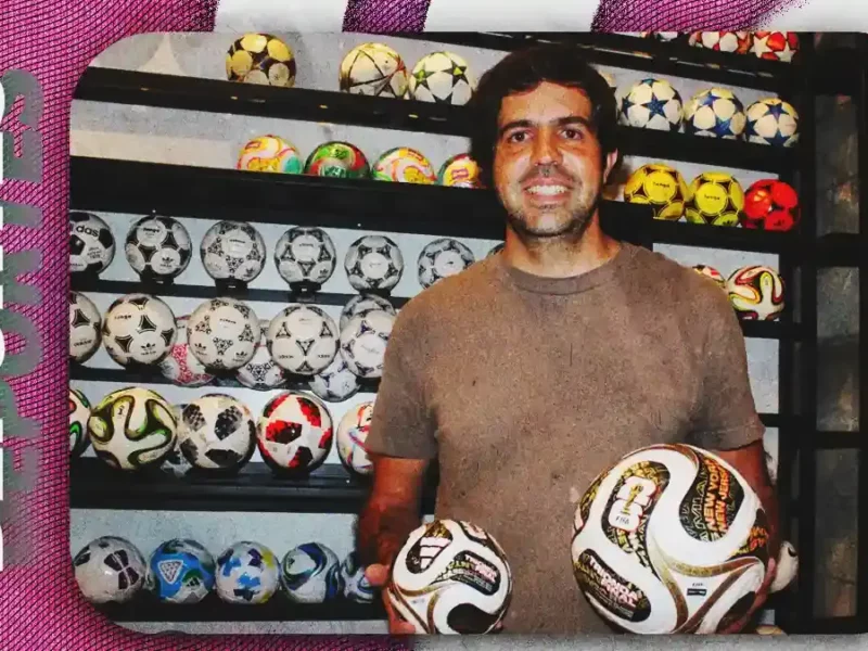Poblano posee la colección de mini balones de futbol más grande del mundo