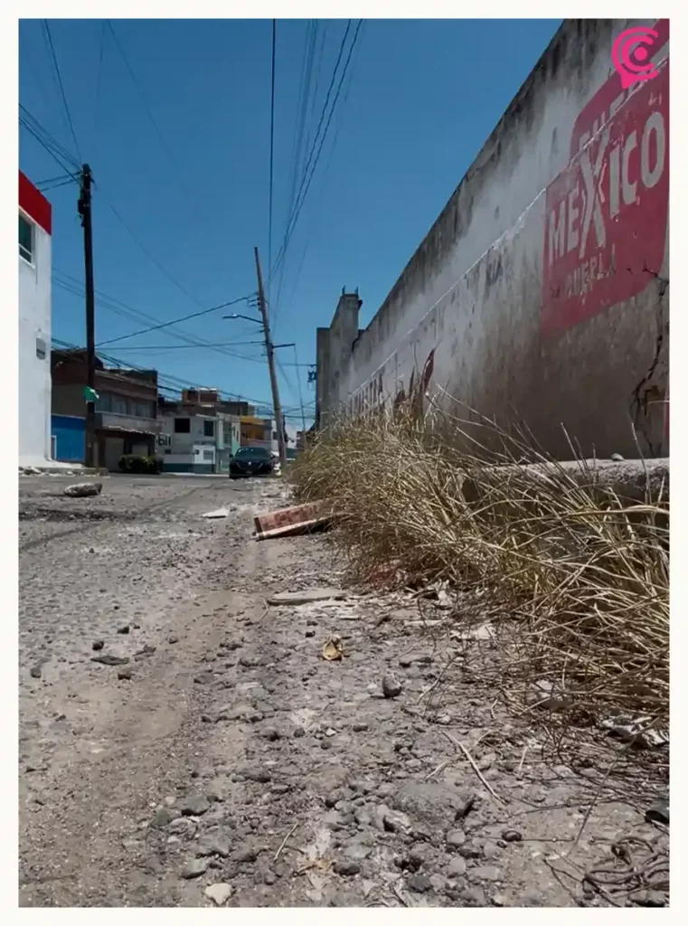 Vecinos de la Colonia Resurgimiento reportan mal trabajo de bacheo en la Diagonal 26 Norte