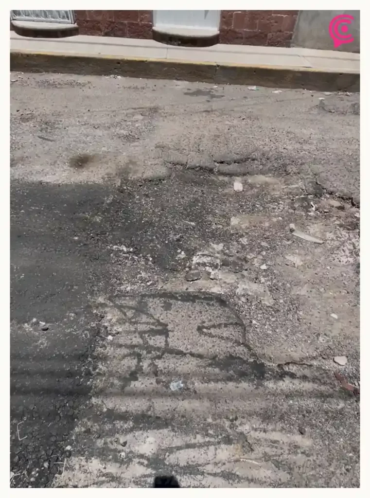 Vecinos de la Colonia Resurgimiento reportan mal trabajo de bacheo en la Diagonal 26 Norte