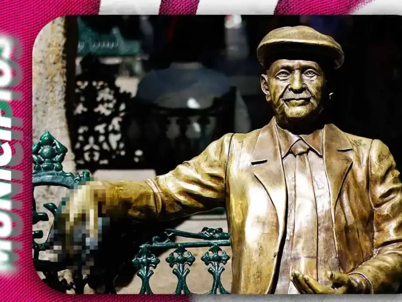 Mutilan mano izquierda de estatua de Pedro Ángel Palou en el Centro Histórico de Puebla 