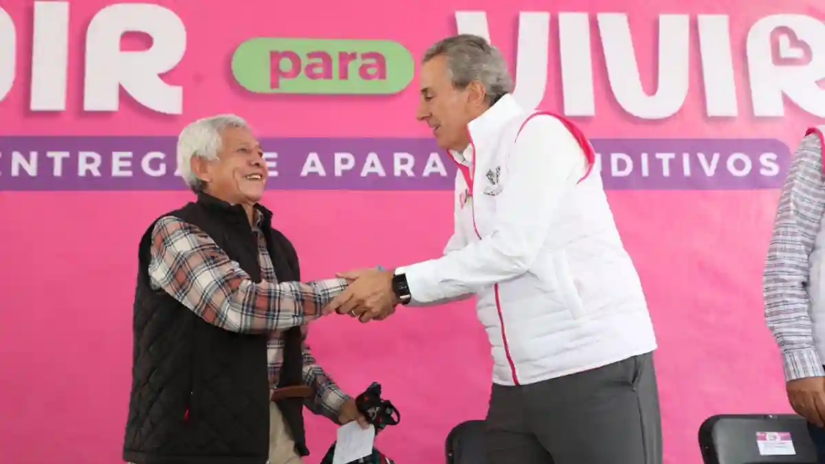 Pepe Chedraui entrega 50 aparatos auditivos para mejorar la calidad de vida de personas con discapacidad auditiva