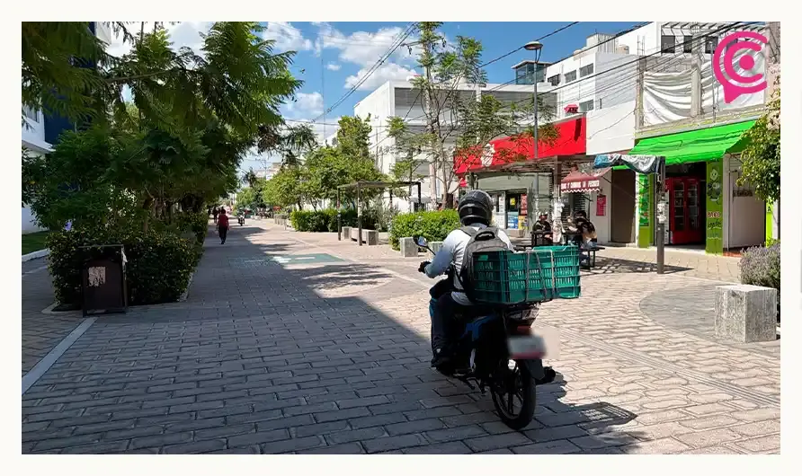 Automovilistas invaden paso peatonal en Medicina BUAP para evadir los Parquímetros de Puebla
