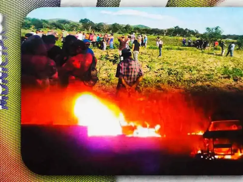 Policía Estatal frustra linchamiento en Huaquechula; en protesta vecinos queman tres patrullas