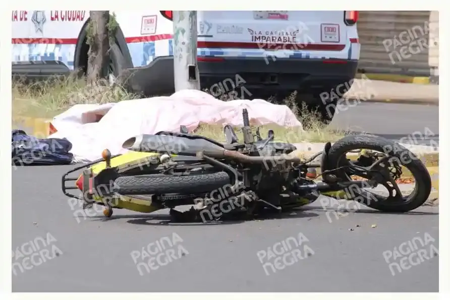 Choque entre motocicletas deja a conductor muerto y al otro lesionado en Loma Linda, Puebla