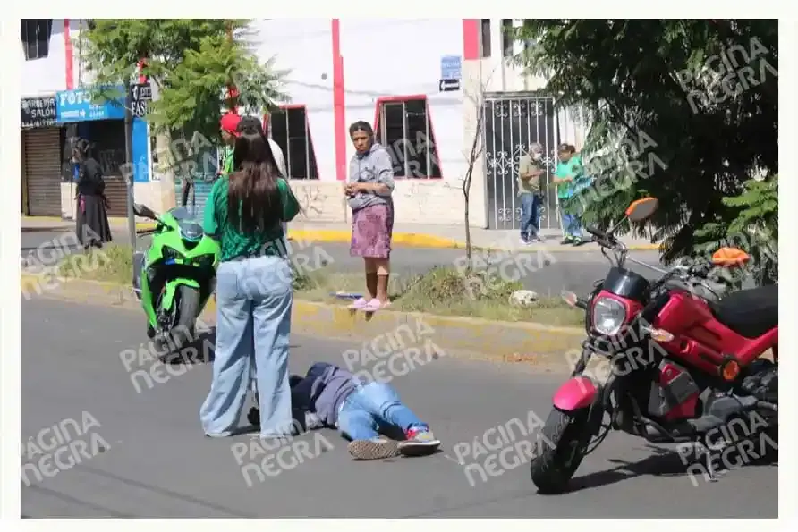 Choque entre motocicletas deja a conductor muerto y al otro lesionado en Loma Linda, Puebla